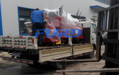 福瑞得機(jī)械座駕壓路機(jī)，路面開(kāi)槽機(jī)成功裝車(chē)及時(shí)發(fā)貨