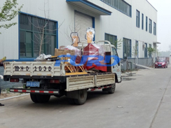 福瑞得機(jī)械手扶壓路機(jī)、框架整平機(jī)已成功裝車及時(shí)發(fā)貨