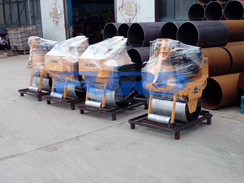 福瑞得機(jī)械5臺(tái)壓路機(jī)，一臺(tái)混凝土整平機(jī)及時(shí)發(fā)貨