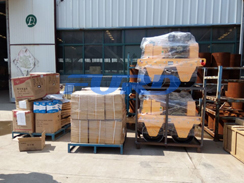 福瑞得今日發(fā)貨：外貿(mào)出口壓路機(jī)20臺；國內(nèi)訂購一臺激光整平機(jī)，13臺壓路機(jī)