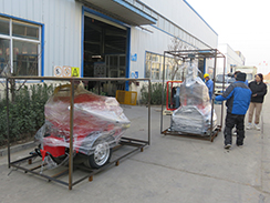 福瑞得機(jī)械1臺(tái)灌縫機(jī)，1臺(tái)移動(dòng)燈車，一臺(tái)馬路吹風(fēng)機(jī)打包裝柜出口新加坡