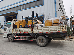 福瑞得機(jī)械雙輪壓路機(jī)、灌縫機(jī)發(fā)往江蘇