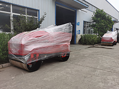 7月2日，福瑞得機(jī)械2臺(tái)全液壓座駕雙鋼輪壓路機(jī)打包發(fā)往吉林。