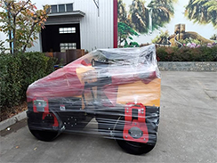 福瑞得1臺(tái)雙鋼輪壓路機(jī)打包發(fā)往菏澤 福瑞得1臺(tái)雙鋼輪壓路機(jī)打包發(fā)往菏澤